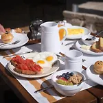 לינה וארוחת בוקר Regina Di Ulivi 4*
